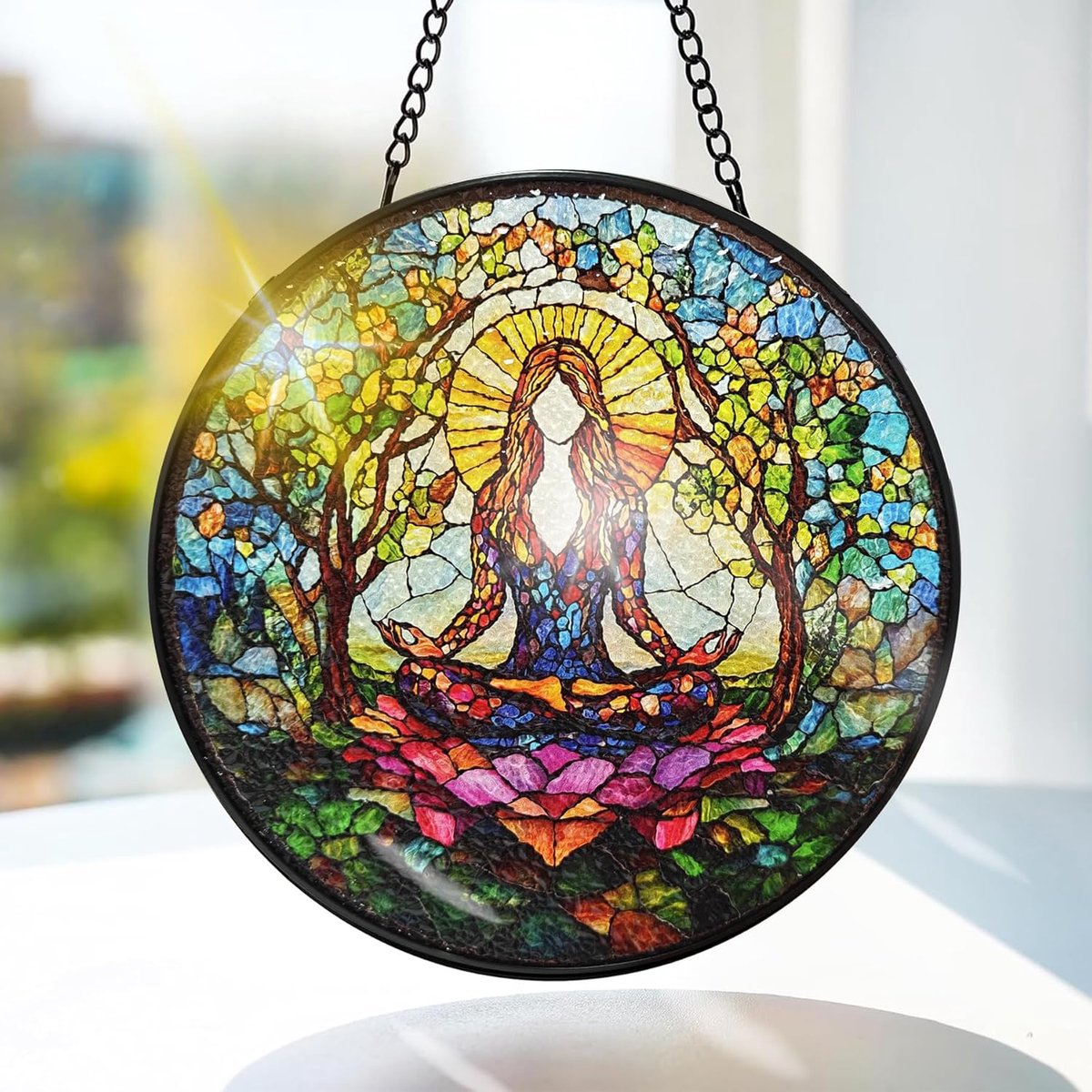 Ontspannende Vrouw Gekleurd Glas Hangend - Yoga Hangende Raamdecoratie - voor Tuin, Raam en Deur, Kerst, Handgemaakte Suncatcher Decoratie 20x20 cm