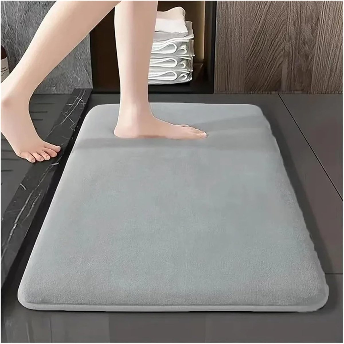 KZQ Antislip Badkamermat - Sneldrogend, zeer absorberend en zacht aanvoelend - Geschikt voor badkamers, hallen en doucheruimtes - 60x90 cm - Lichtgrijs