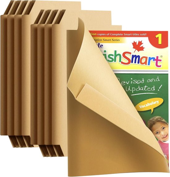 Stapel bruine mappen met een Engelstalig 'Complete EnglishSmart' boek met kinderen erop, deels onthuld.