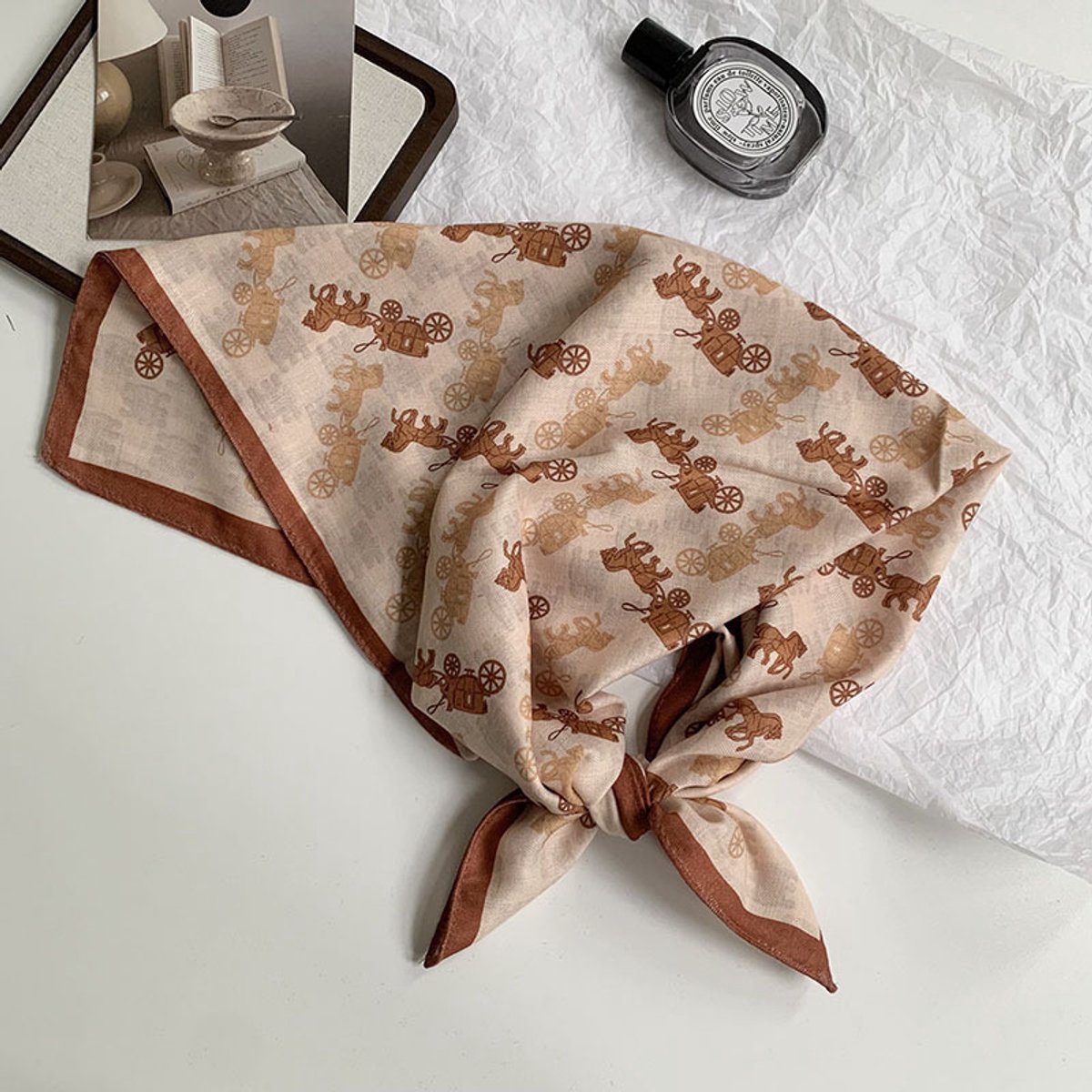 Dubbelzijdige patroon sjaal - kleine vierkante sjaal - het hele jaar door bruikbaar - veel draagmanieren - decoratieve omslagdoek-68*68cm-Licht kaki koetsrand