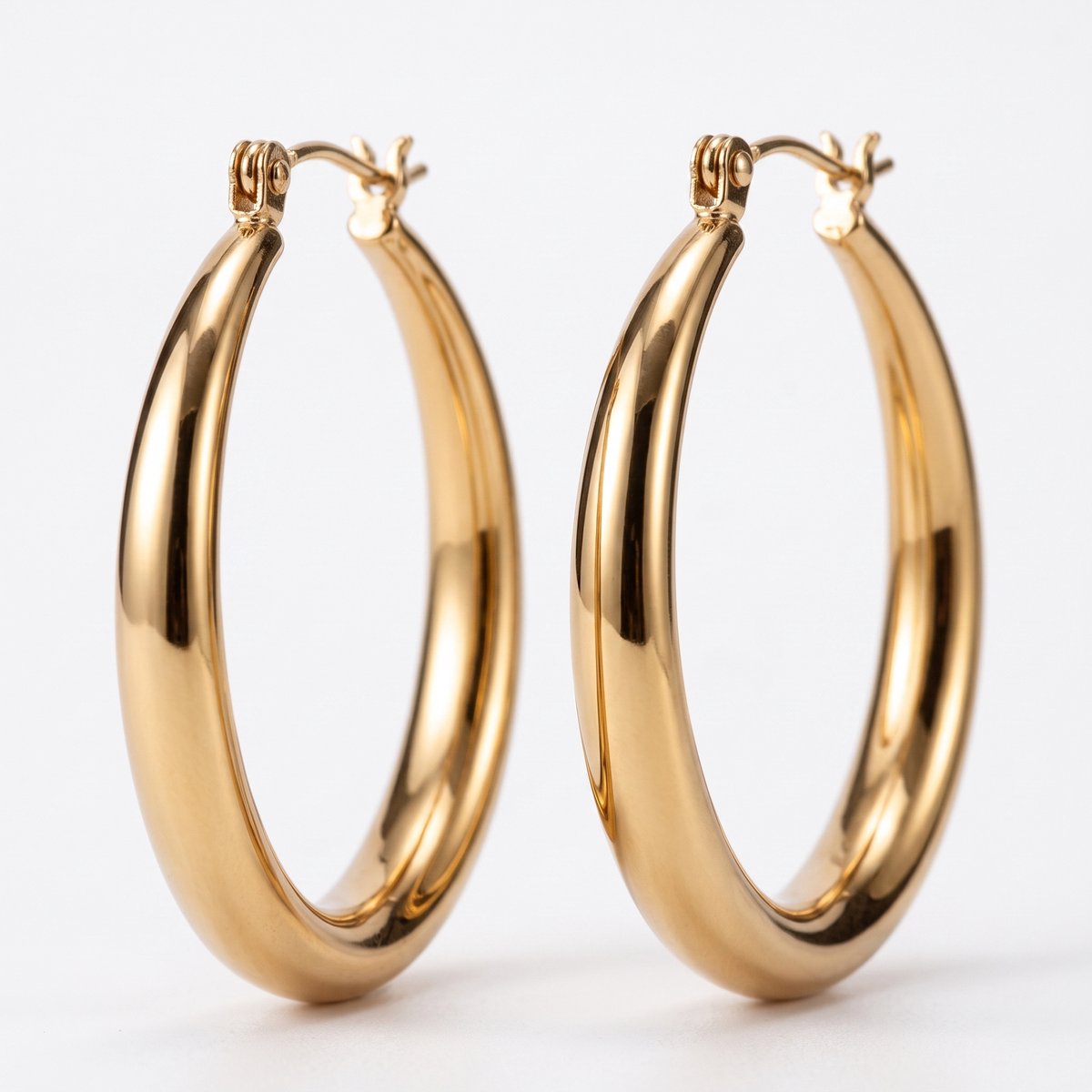 Lundholm Romée Oorringen Dames Goudkleurig - Premium Stainless Steel Gold PVD Plated - Klassieke Hoops - Oorringen 4 cm - My Romée Serie - Gouden Oorbellen Dames Jewellery - Waterproof & Hypoallergeen - Scandinavisch Design