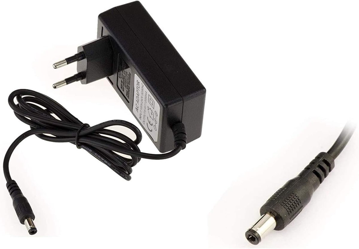 Netvoeding 220V tot 8,4 V DC 2A met 2,5 x 5,5 mm connector (interne/externe diameters)