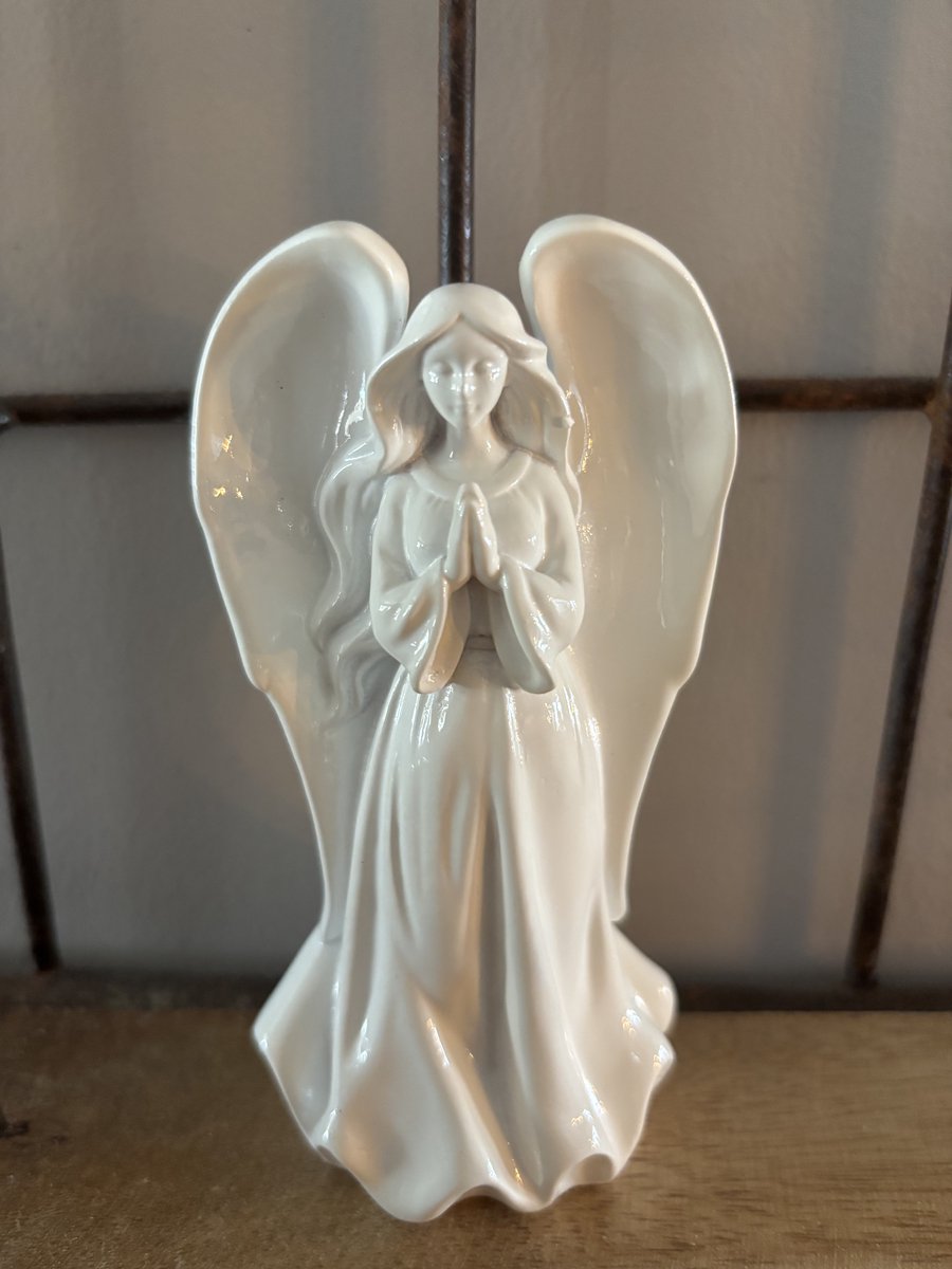 Engel Uriël | Wit | Staand Beeld | Kerst | Kerstmis | Winter | Woonaccessoires | Woonaccessoire | Decoratie | Decoratief | Deco | Verhuizen | Familie | Vrienden | Stoer | Venster | Raambekleding | Wonen | Woonkamer | Living | Landelijk | Industrieel