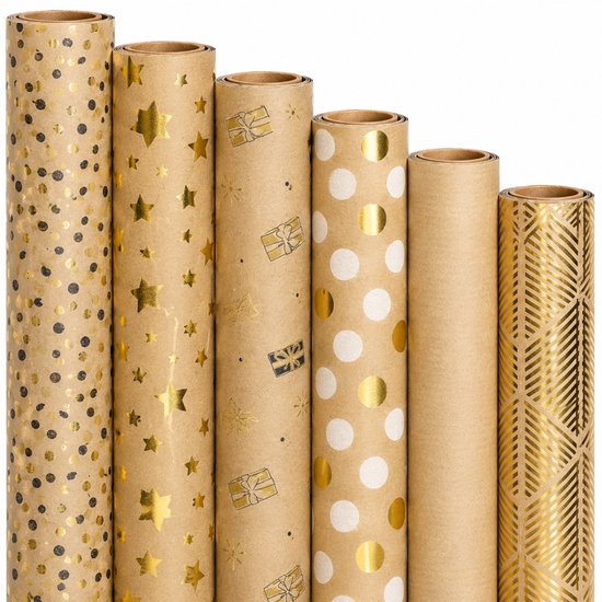 Zeven rollen cadeaupapier in kraft-look. Met patronen van gouden stippen, sterren, cadeautjes, effen goud en geometrische patronen.