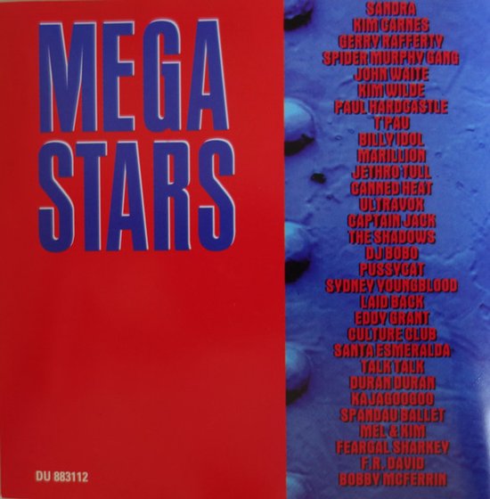 Rode hoes met 'Mega Stars' in blauwe letters en een lijst van artiesten.