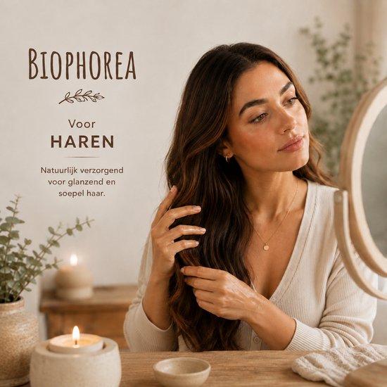 Vrouw met lang golvend haar, raakt haar haar aan, met tekst 'BIOPHOREA Voor HAREN'