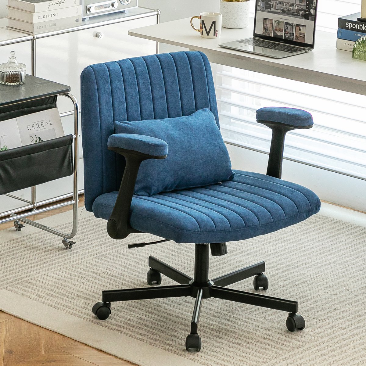 Wishdor Bureaustoel - Hoogteverstelbaar draaibaar - Opklapbare armleuningen en stille wielen - Stoffen velours - Blauw - Voor thuiskantoor en kleine ruimtes - 70 cm