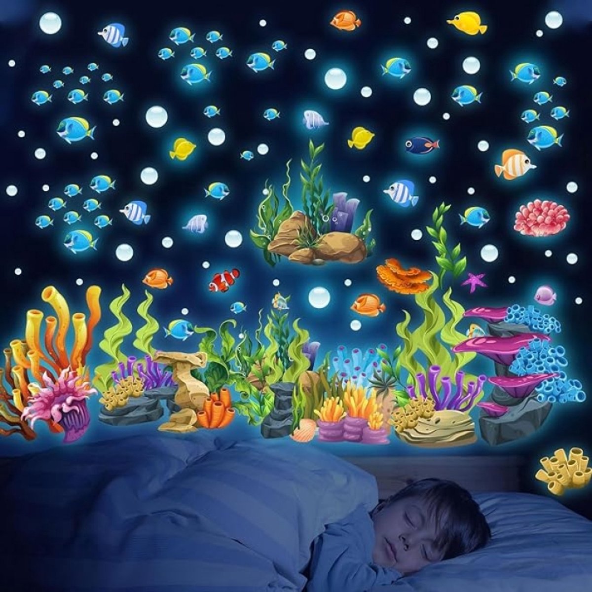 Lichtgevende muursticker onderwaterwereld - vissen, koraal en zeedieren voor kinderkamer - 4 vellen van 20x30 cm