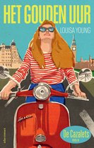 Vrouw op scooter met rode gestreepte top en blauwe rok, met Londense gebouwen op achtergrond.