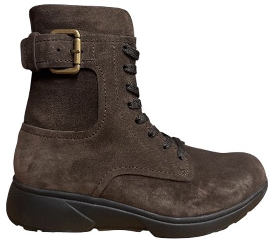Bottillon en daim marron avec lacets noirs, détail de boucle avec boucle en laiton et insert élastique.