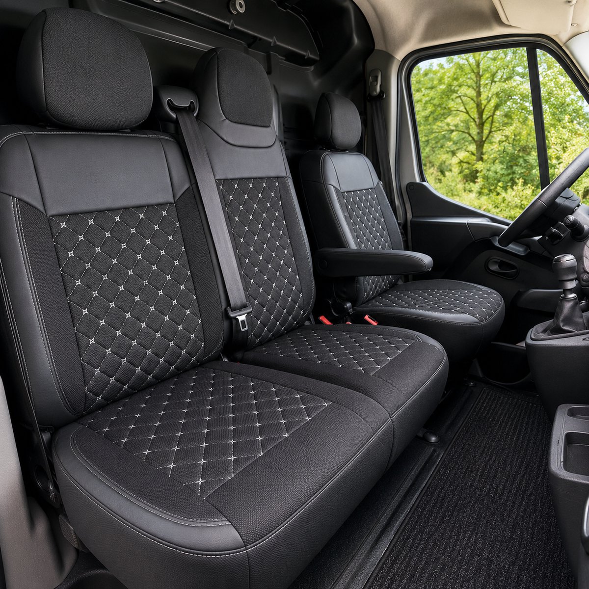 Stoelhoezen voor Renault Master, Opel Movano en Nissan NV400 | 2+1 stoelindeling | Model B | Witte stiknaden | AIM