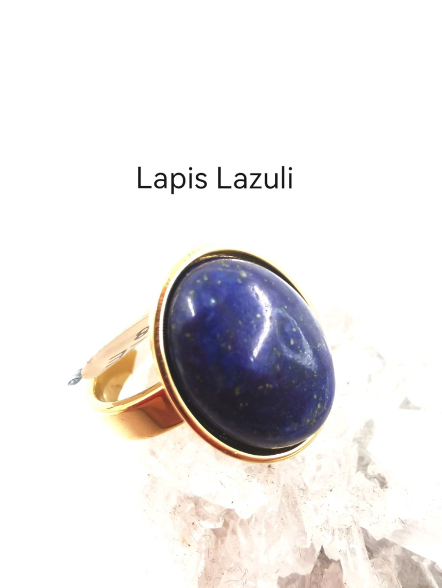 Ring - Edelsteen - RVS - maat 17 - Lapis Lazuli - ovaal - Goudkleurig - Lapis Lazuli met wijsheid, waarheid, innerlijke kracht en harmonieuze relaties.