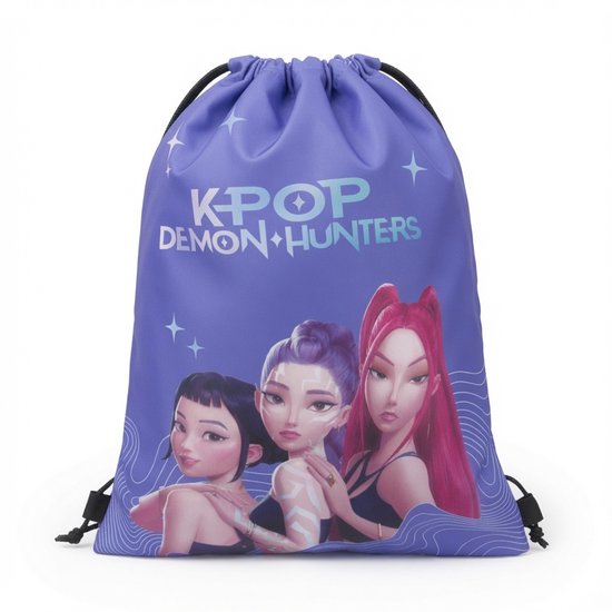 Paarse gymtas met KPop Demon Hunters logo en drie anime-stijl meisjes.