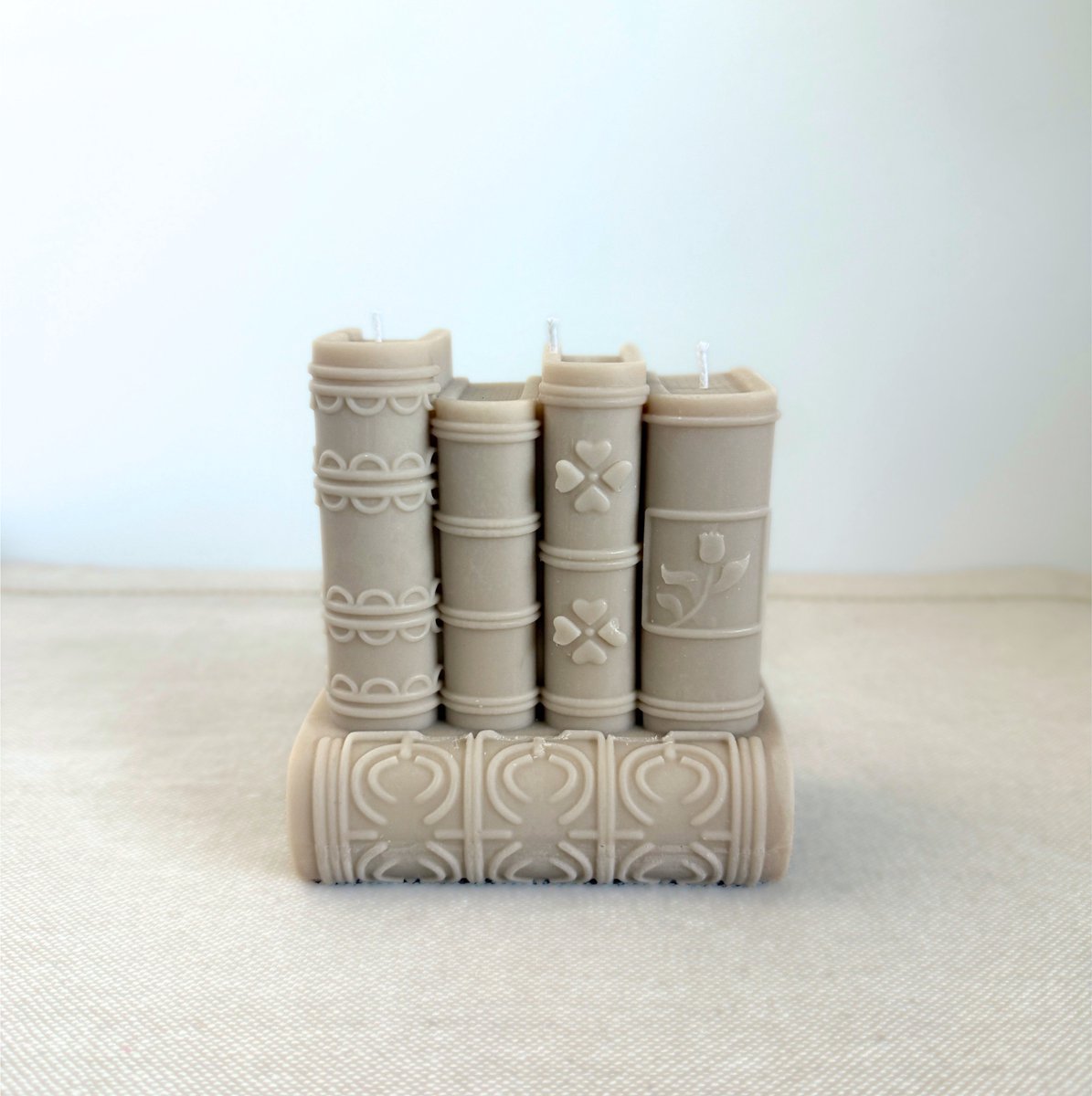 Decoratieve Boeken Kaars- Handgemaakte kaars van koolzaadwas-Beige kaars