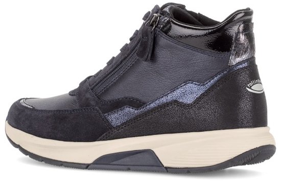 Zij-achterkant van een donkerblauwe Gabor Rollingsoft veterboot.