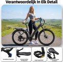 Vrouw met grijze TTGO C5 e-bike. Details: verstelbare stuurpen, handgrepen, pedalen en zadel.