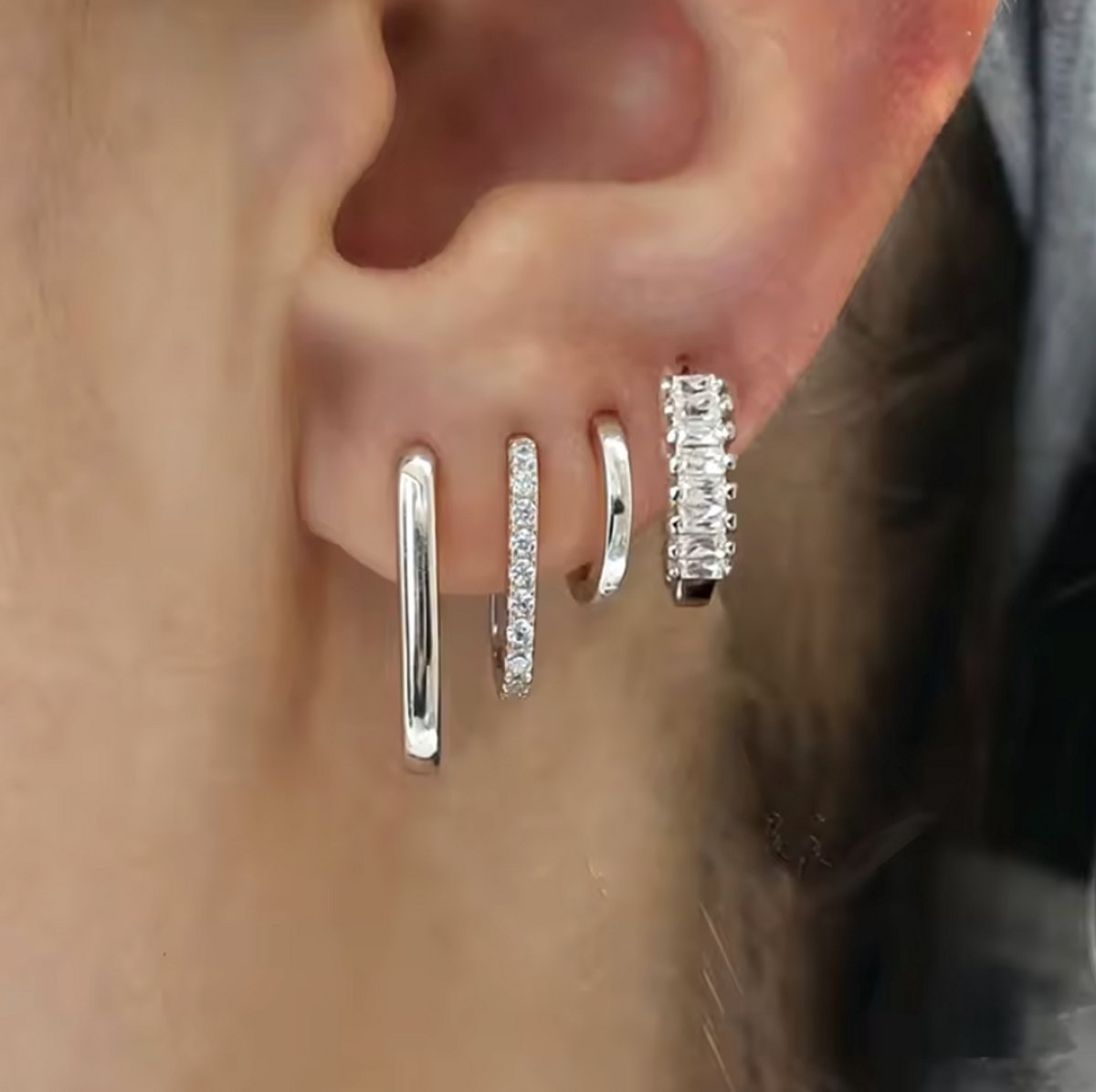 Oorbellen Set - 4 stuks - Kleur: Zilver - Luxe Oorbellen - Incl. Cadeauverpakking - Oorhangers / Oorring / Oorknopjes - Hoge Kwaliteit RVS - Stainless Steel / Roestvrijstaal - Verkleurt Niet - Oorbellen Set - Oorbellen Vrouwen / Dames