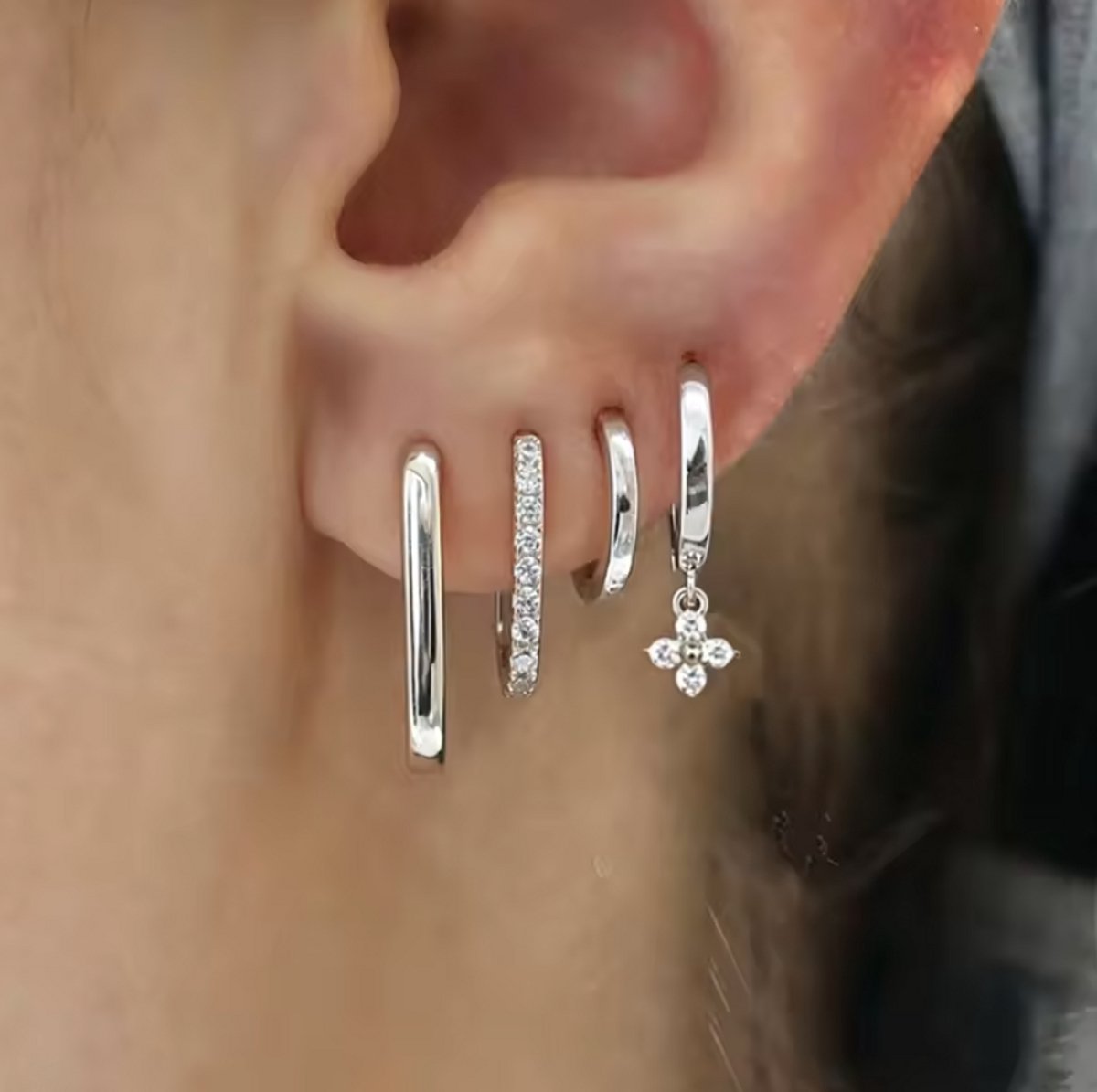 Oorbellen Set - 4 stuks - Kleur: Zilver - Luxe Oorbellen - Incl. Cadeauverpakking - Oorhangers / Oorring / Oorknopjes - Hoge Kwaliteit RVS - Stainless Steel / Roestvrijstaal - Verkleurt Niet - Oorbellen Set - Oorbellen Vrouwen / Dames