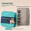 Set van twee blauwe en turkooisblauwe likmatten met katten- en hondenafbeeldingen, verpakt in een plastic zak.