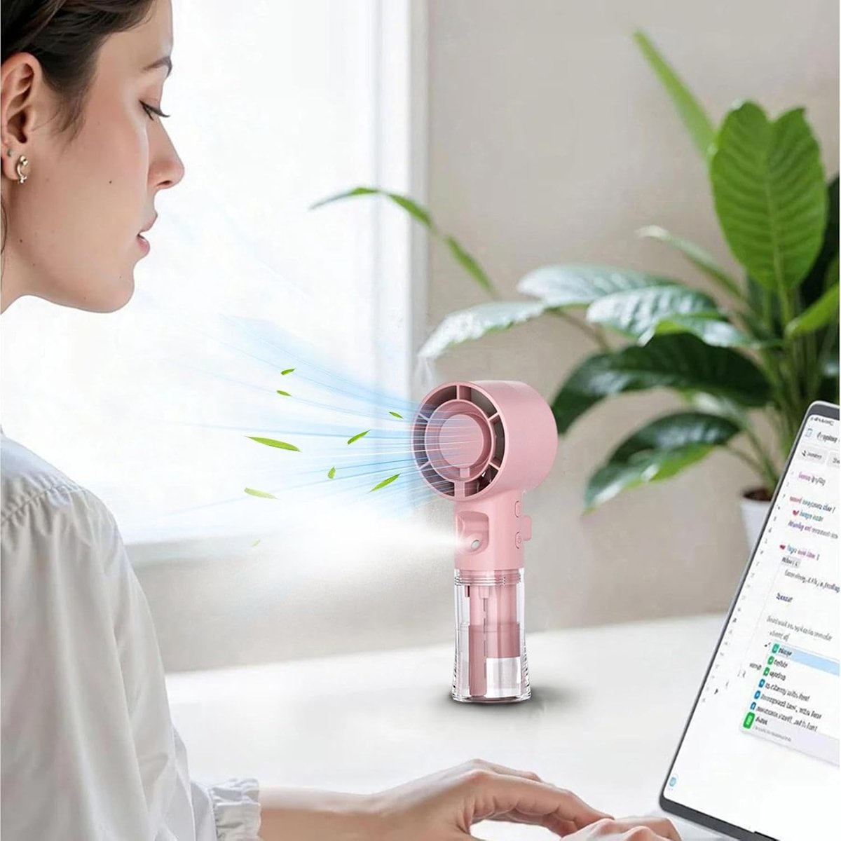Draagbare ventilator met nevel - Vernevelingsventilator Koeler - Buiten Koelen - USB Oplaadbaar - 6x4.6x16cm - roze