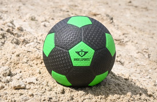 Zwarte voetbal met levendige groene zeshoekige panelen, met 'ANGELSPORTS' logo in het midden.