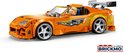Oranje LEGO Toyota Supra MK4 met groene graphics en bestuurder, vanuit de zijkant.