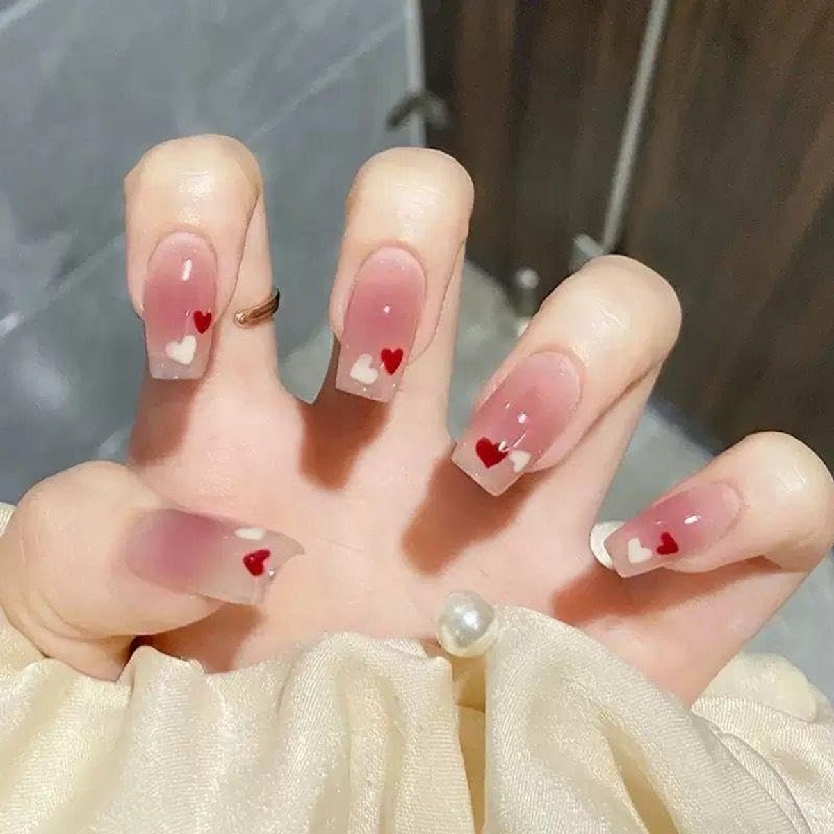 24 stuks press-on, jelly-gel en glanzend, ronde herbruikbare kunstnagels, acrylnagelset voor manicure, doe-het-zelf nageldesign, nepnagels, nude roze (2 harten wit en rood)