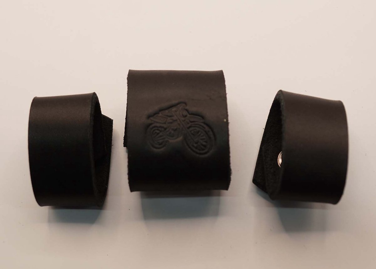 3 Lederen riem lusjes voor broekriem van 4 cm breed, 2x uni zwart en 1x zwart met motor - zwarte leren lusje vervangen voor lederen broekriem - riem lusjes met drukker - riem lusje vervangen omdat die verloren is - riem repareren met nieuw lusje