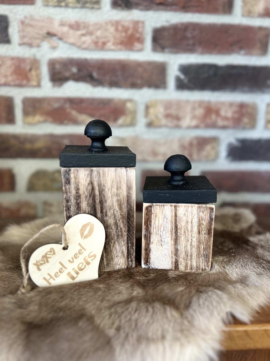 Creaties van hier – potjes vierkant - 17x8cm - 13x8cm - natural / black - met houten hartje