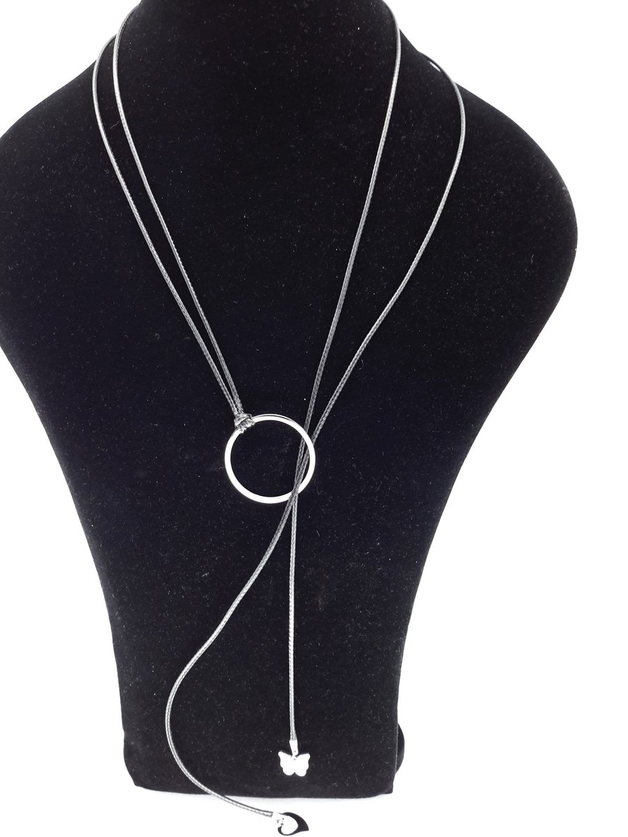 Halsketting - Lange - Zwart - veterketting met elementen van edelstaal (RVS) met een totaal Lengte van 90 cm en verstelbaar Y-ontwerp. Ketting lengte zelf kan instellen zoals jij dat mooi vindt.