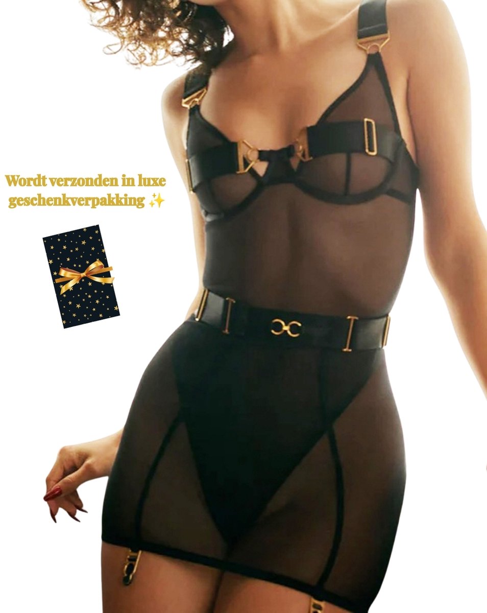 Dare to Undress – Luxe Lingerieset – Lingerie Erotisch – Sexy Lingerie – 4-delige set – Zwart Mesh – Lingerie Setje – Verleidelijke Body met Jarretels & Transparant Rokje – Chique Jurkje– Luxe –Boudoir Look – Kinky – Erotisch – Zwart – Maat XS, S, M