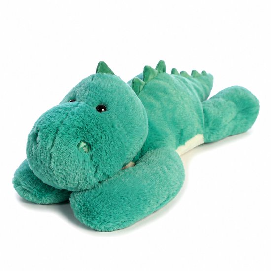 Een turquoise dinosaurusknuffel, liggend op zijn buik op een witte achtergrond. Zacht, pluizig materiaal.