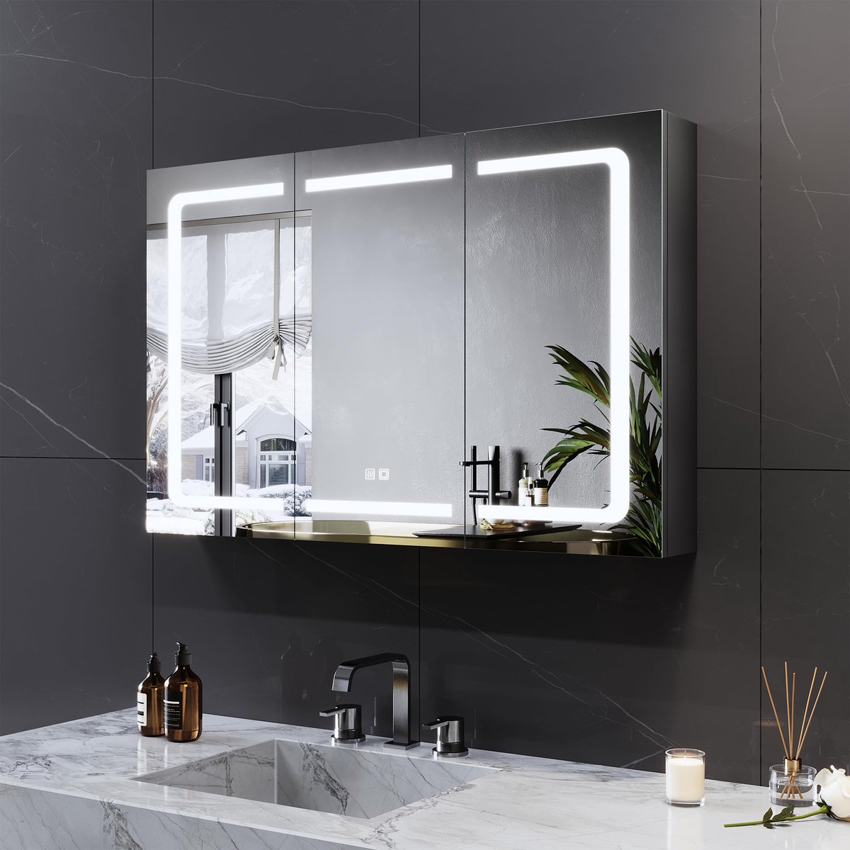 SnelShoppen - Badkamerspiegelkast met Verlichting, Stopcontact en Lichtschakelaar, 100x60 cm, Zwarte Wandkast met 3 Deuren, Ideaal voor Badkamer en To
