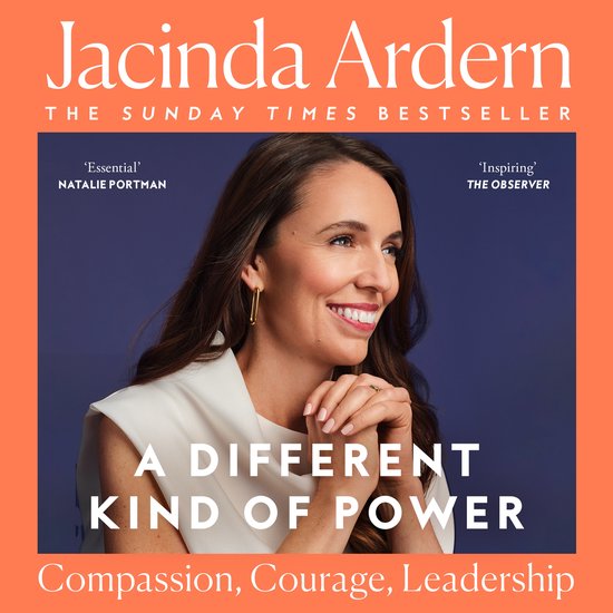 Jacinda Ardern, auteure de A Different Kind of Power, avec le texte 'Compassion, Courage, Leadership'.