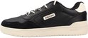 Zij-aanzicht van een zwarte Geox sneaker met wit-zwarte veters en beige zool.
