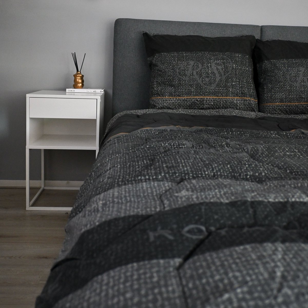 Valking Dekbed Zonder Overtrek Royal Suite | Easy Dekbed Uni Onderzijde | 200 x 200/220cm + 2 kussenslopen en instopstrook