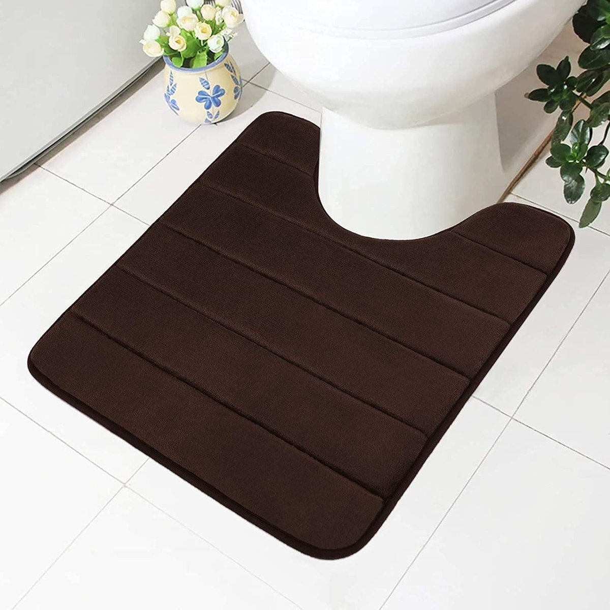 Zachte en Absorberende Toiletmat met U-vormige Uitsparing - 50 x 60 cm, Antislip en Wasbaar in Bruin