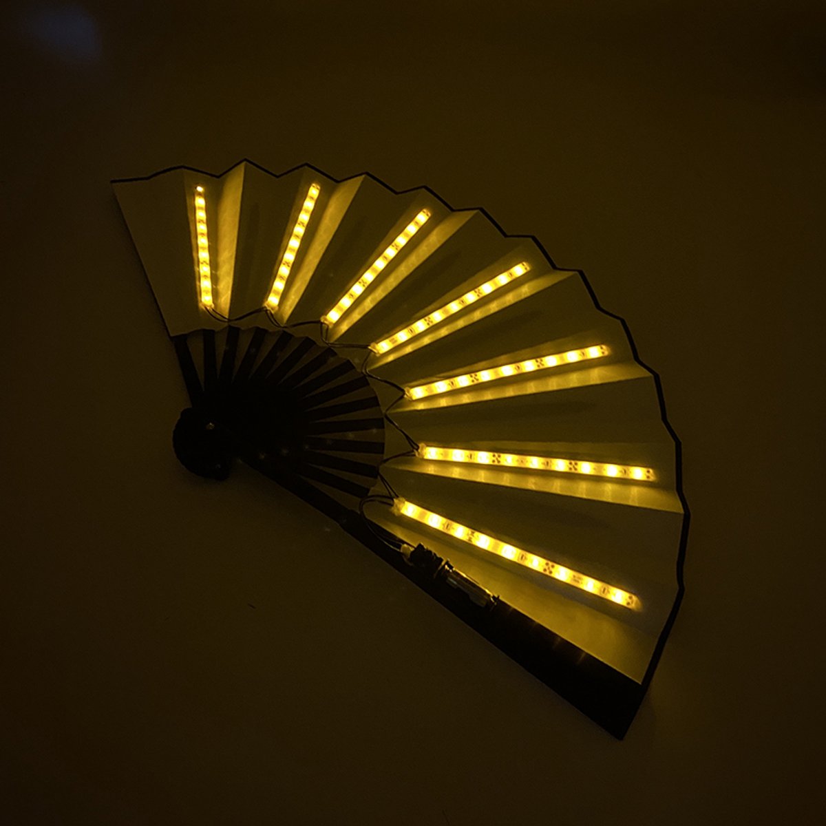Doppler GlowFan LED Festival Waaier – Opvouwbare Verlichte Handwaaier – 3 Lichtmodi – Carnaval, Festival & Rave – Warm Wit