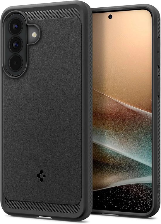 Zwarte Spigen Rugged Armor case met carbon textuur aan de boven- en onderkant. De case heeft een matte afwerking en een subtiel Spigen logo.