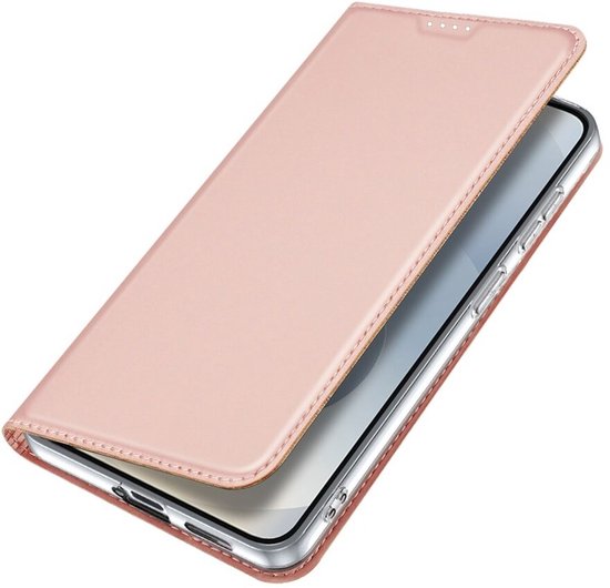Roze telefoonhoesje van leer, gesloten, met een strak design.