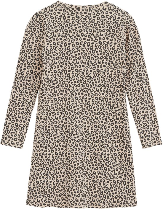Beige jurk met panterprint en lange mouwen, plat gelegd.