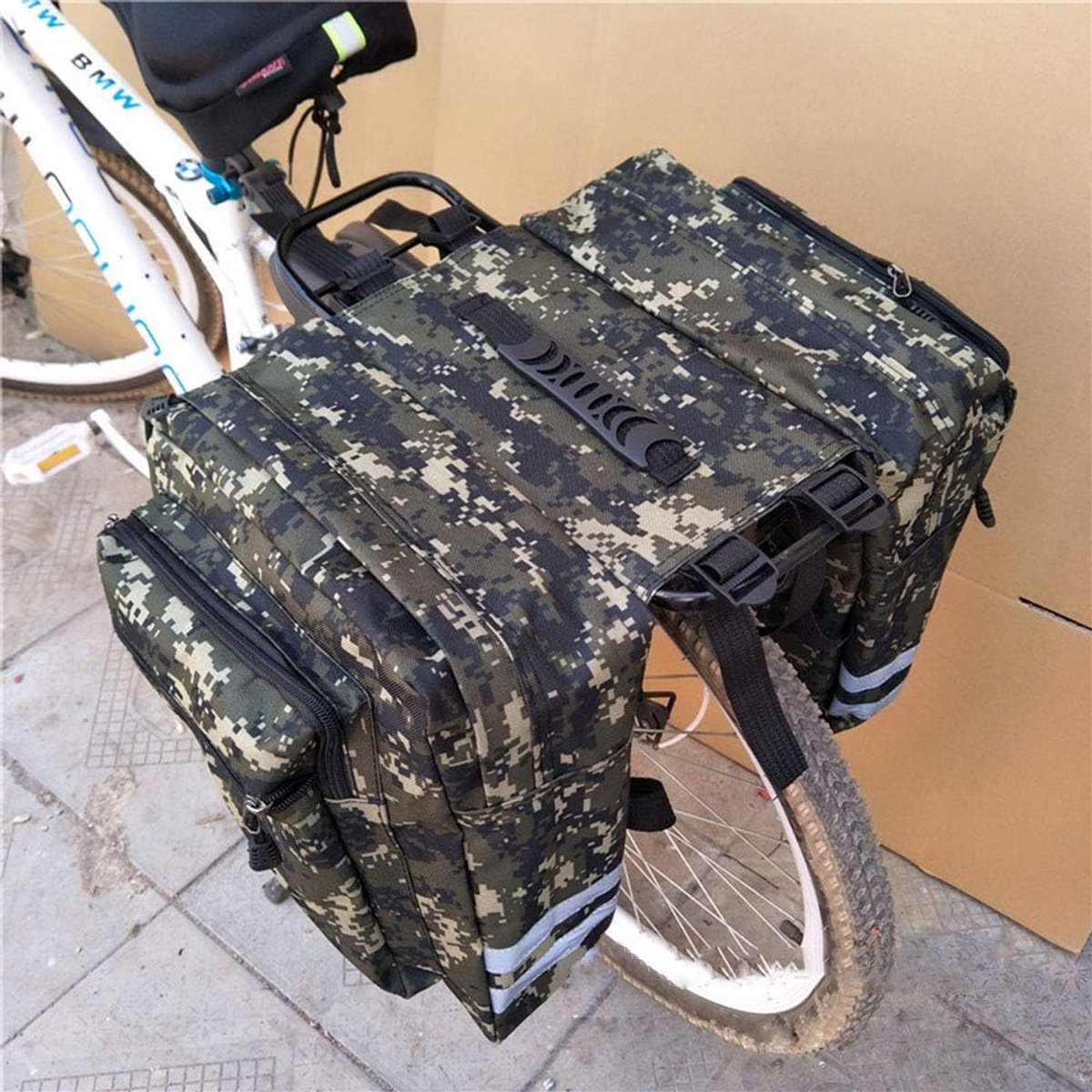 SnelShoppen - Camo Fietstas - Waterdichte Fietspannier met Reflecterende Strips en Meerdere Ritszakken voor Fietsaccessoires - Ideaal voor Fietstochte