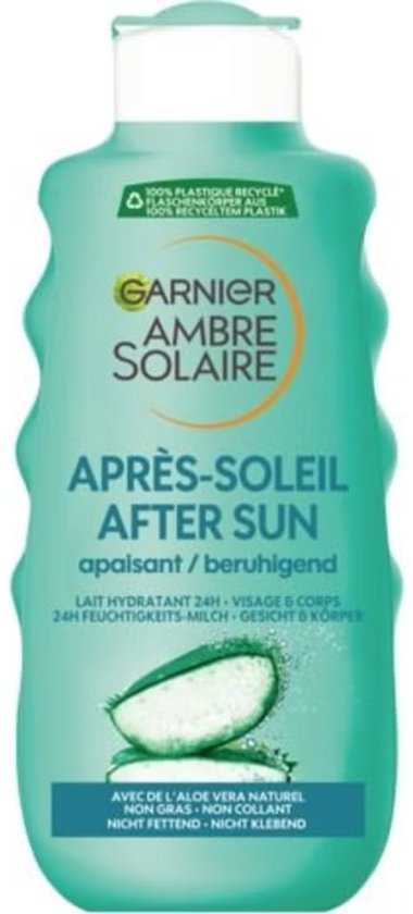 Turquoise fles Garnier Ambre Solaire after sun lotion met aloe vera.