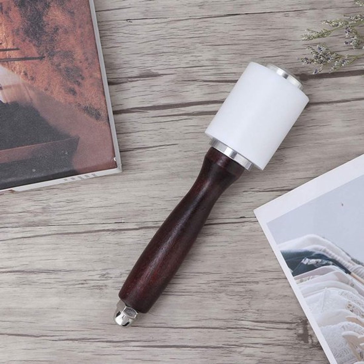 Ponsenhamer Professioneel Ontwerp - Nylon Hamerkop - Houten Handvat - Lichtgewicht 360g - Eenvoudig te Bedienen - Duurzaam en Praktisch - Leermallet