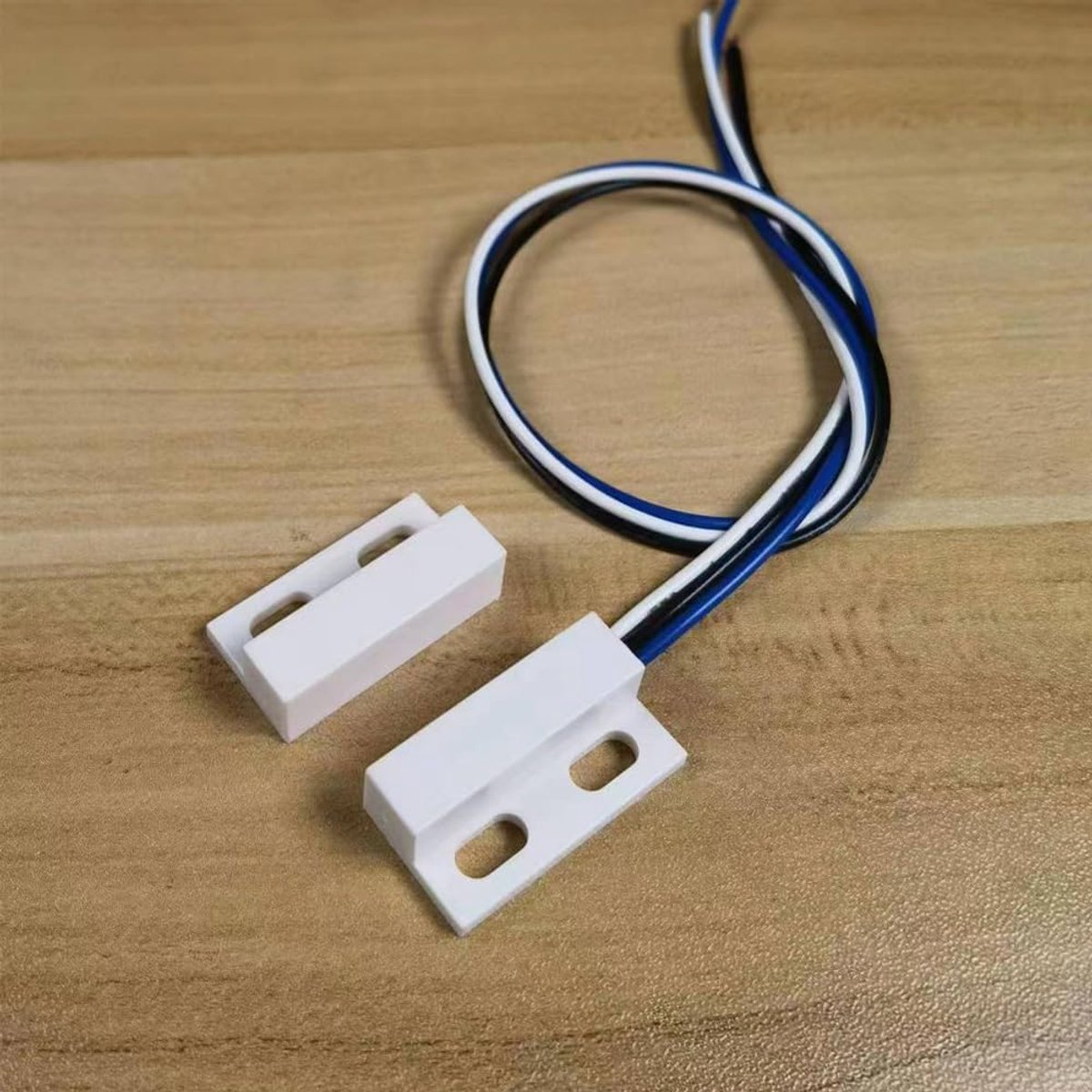 SnelShoppen - 2 Sets Witte Magnetische Schakelaar Bedrading NO/NC - Ingebouwde Deursensor en Verborgen Raamcontact voor Toegangscontrole Alarm systeem