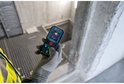 Close-up van Bosch laserafstandsmeter met display "1.902m Professional".