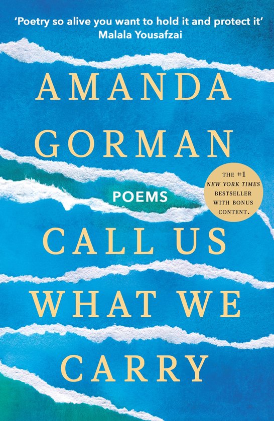 Livre 'Call Us What We Carry' par Amanda Gorman. La couverture présente un océan bleu avec des vagues blanches et le titre en lettres jaunes.
