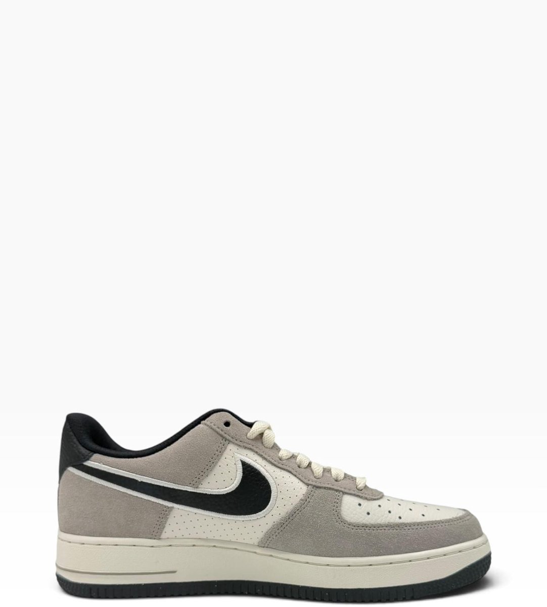 NIKE AIR FORCE 1 ’07 LV8 Zwart