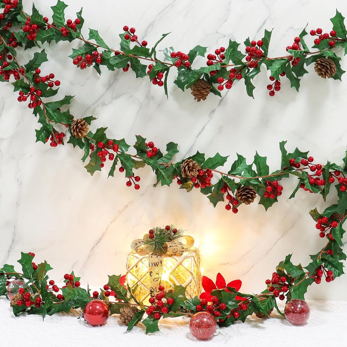 SnelShoppen - 2 Stuks Kerstguirland Nepplanten met Rode Bessen en Dennenappels, Kerstkrans, Kunstplant Kerstdecoraties voor Haard, Poort, Binnen en Bu