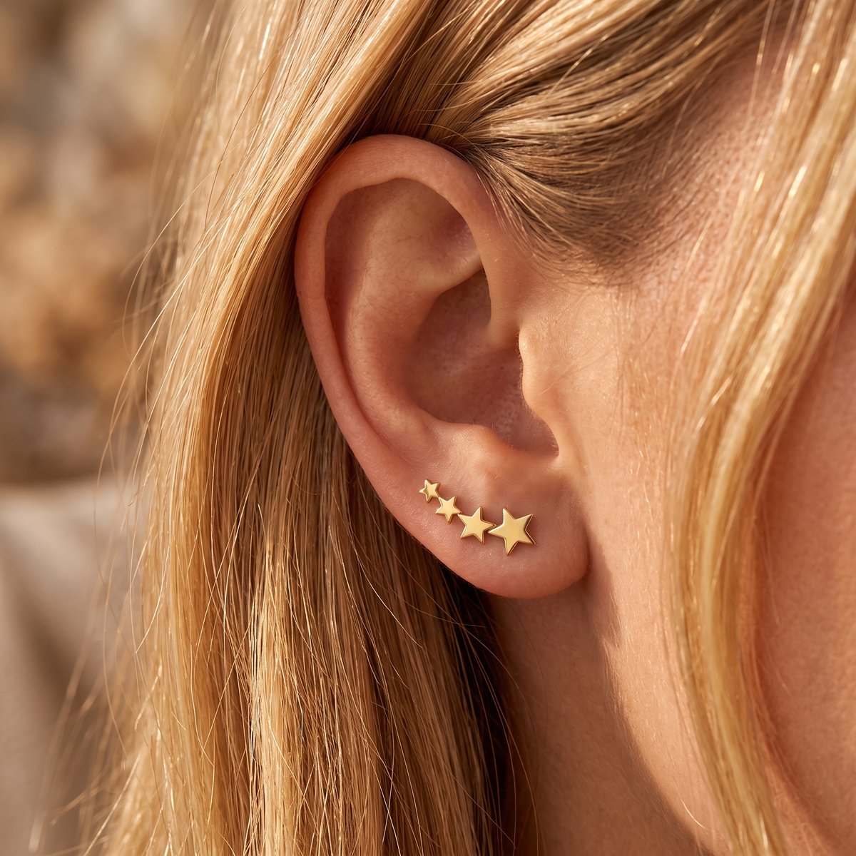 Lundholm Sterre Oorknopjes Dames Goud kleurig – Sterren Oorbellen Oorknopjes luxe – Premium Stainless Steel Jewellery Gold Plated – Elegante Ear Climbers met Sterretjes 1,6 cm – 1 Paar Cadeau voor Haar – Waterproof & Hypoallergeen
